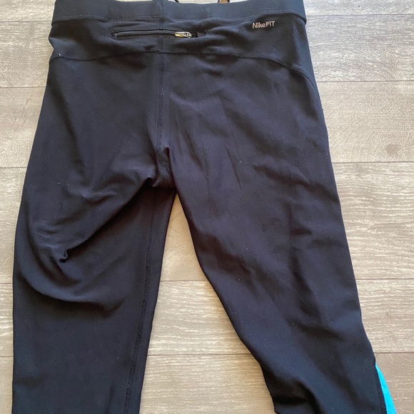 Nike Dri-fit leggings.  Knee length. - Picture 2 of 3
